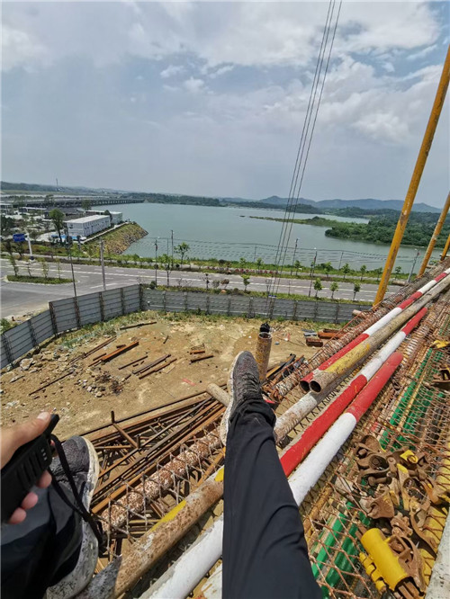 梨树区作业中发生设备损坏或人员意外，责任怎么划分？